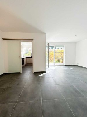 Erstbezug nach hochwertiger Sanierung, 3-Zimmer-Wohnung mit Terrasse und TG-Stellplatz!  Zentrum!