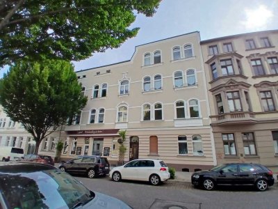 3-Raum Wohnung in Toplage. Mit Balkon und Einbauküche.