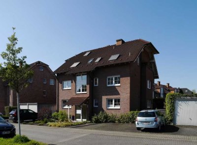 Helle, großzügig geschnittene 3-Zimmer-DG-Wohnung m. Spitzboden, Keller, Gar. + Stellplatz in Lünen