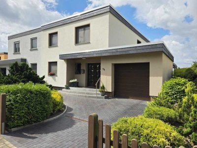 Gepflegte Doppelhaushälfte, neue Küche, überdachte Terrasse