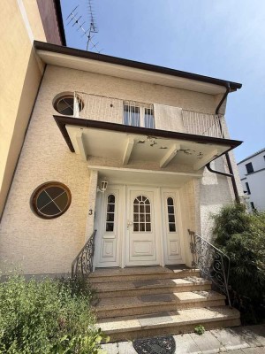 Einfamilienhaus in bester Innenstadtlage von Bad Neuenahr zu vermieten - mit Garage/Stellplätzen