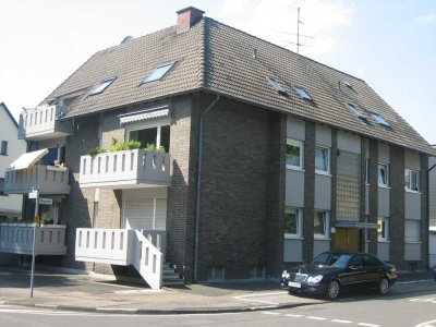 Zentral und ruhig gelegen, 2-Raum-DG-Wohnung in Leverkusen-Schlebusch!