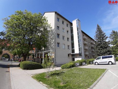 Sanierte Familienwohnung vereint höchsten Wohnkomfort mit einer entspannten Grünlage und herrlichem Ausblick! Freuen Sie sich auf ein durchdachtes, flexibles Raumkonzept – perfekt für modernes Wohnen. Jetzt dank KI-Visualisierung realitätsnah erleben!