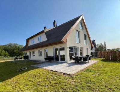 Wunderschönes exlusives Doppelferienhaus in sehr guter Lage von Glowe mit teilweisen Ostseeblick
