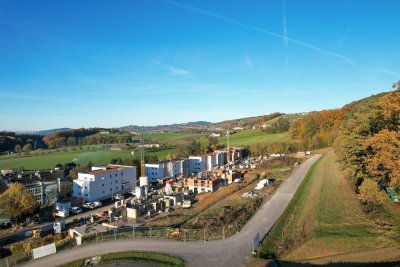 Mittertreffling | 4 Raumwohnung mit großem Balkon inkl. 2 TG-Stellplätzen!