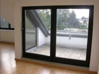 Helle 2 Zimmer Dachgeschosswohnung mit perfekter Anbindung in Mainz Hechtsheim