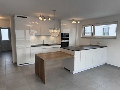 Stilvolle 4-Zimmer-Dachgeschosswohnung mit geh. Innenausstattung mit Balkon und EBK in Waiblingen
