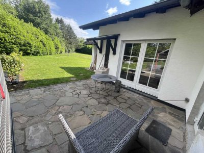 Doppelhaushälfte mit Wärmepumpe und Fußbodenheizung, 2 Terrassen und Garten in ruhiger Lage