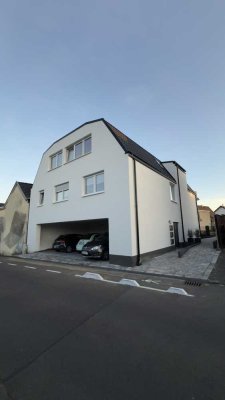 Exklusive 3-Raum-Maisonette-Wohnung mit mit Balkon und Garten in Erftstadt