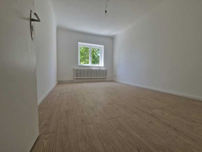 PROVISIONSFREI & BEZUGSFREI: Renovierte Eigentumswohnung mit großer Terrasse