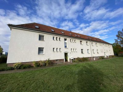 Schöne 2-Raum Eigentumswohnung Hochparterre + Stellplatz in Zwenkau Nähe See zu verkaufen.