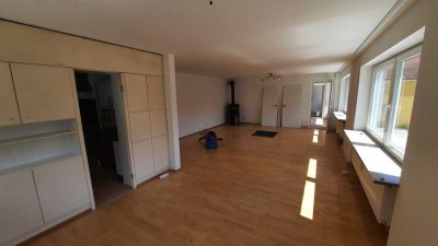 Freundliche 6-Zimmer-Wohnung mit Balkon und EBK in Riedenburg