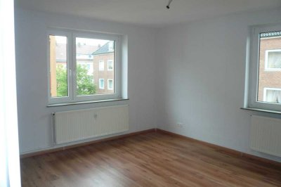 Wohlfühlen in der Innenstadt – stilvolle 4 Zimmer Wohnung mit Balkon und Komfort