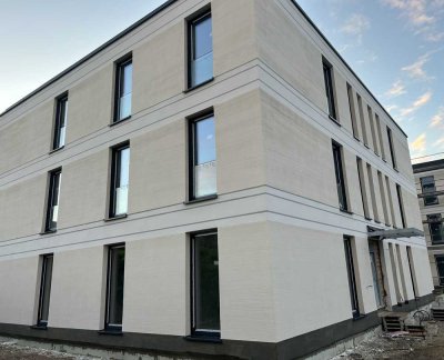 Attraktive, neuwertige 3,5-Zimmer-Wohnung mit gehobener Innenausstattung mit Garten und Stellplatz