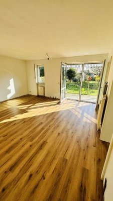 komplett renovierte 2-Raum-Wohnung mit herrlichem Garten