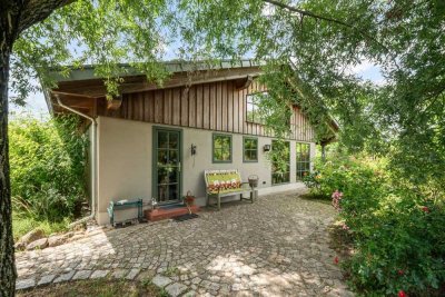 Provisionsfrei – Architektenhaus auf idyllischem Grundstück mit Schwimmteich & Sauna