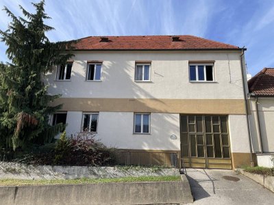 GROSSZÜGIGES ANWESEN MIT WOHNHAUS -- WUNDERSCHÖNER INNENHOF UND GROSSER GARTEN -- 1.315 m²!