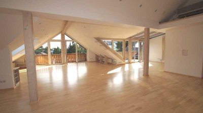 Großzügig geschnittene 3 Zimmer-Wohnung mit Dachterrasse