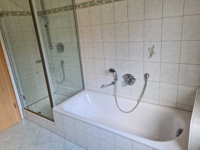 Sehr schöne helle 3,5-Zimmer Wohnung mit Terrasse und Garten in Saal an der Donau