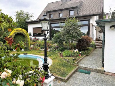 Freundliche 3,5-Zimmer-Wohnung mit Balkon, offenem Kamin und EBK in Friedrichsdorf