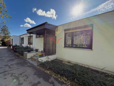 Verkauf mit Wohnrecht - Südstadtbungalow mit Pool, Sauna und Wintergarten!