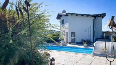 Wunderschönes Haus / Pool / Großer EIGENGRUND! Keine Pacht, kein VEREIN!