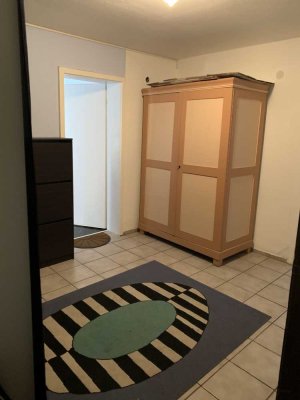 1,5 ZW, voll möbliert mit großer Terrasse, Tageslicht Bad und Gartenzugang ,