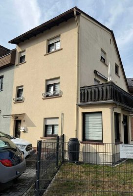 Charmantes Einfamilienhaus im Herzen Goldbachs mit 5 Zimmern