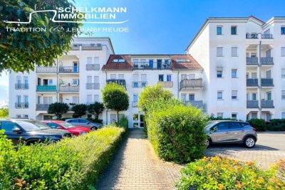Sympathisch vermietete Dreiraumwohnung mit zwei Balkonen, EBK und PKW- SP