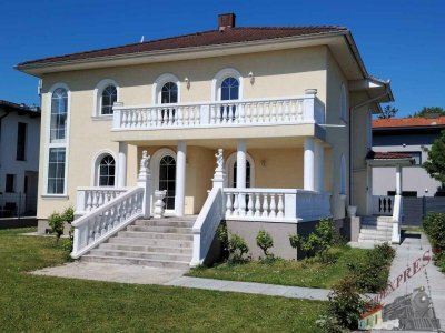 Villa in mediterranem Stil bietet viel Platz und ruhige Umgebung – ca. 25 min zur Stadtgrenze Wien!