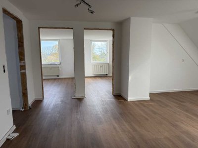Helle 3-Zi.-DG-Wohnung (ca. 75 m²) mit offener Wohnküche & Donau-Blick – Bezug ab Mitte November