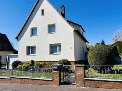 Zweifamilienhaus mit großem Grundstück in absolut zentraler Lage