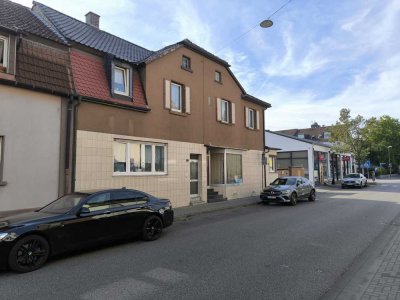 Einfamilienwohnhaus mit 6 Zimmern und weiterer Ausbaureserve