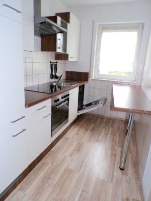 * mit Balkon und Küche * 2 Zimmer Wohnung in Leubnitz zu vermieten !