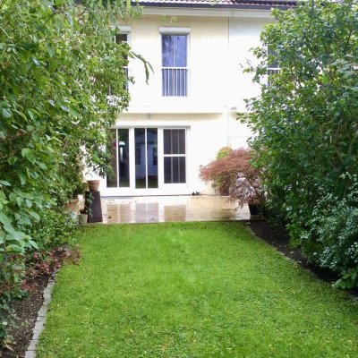 Kompaktes Reihenmittelhaus mit sonnigem Südgarten, Einbauküche und guter Anbindung