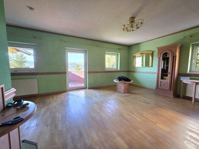 Helle Wohnung mit ruhiger Terrasse und Ausblick!