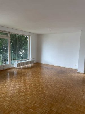 Freundliche 1-Zimmer-Wohnung mit 2 sonnige Balkone und Einbauküche in Mülheim an der Ruhr
