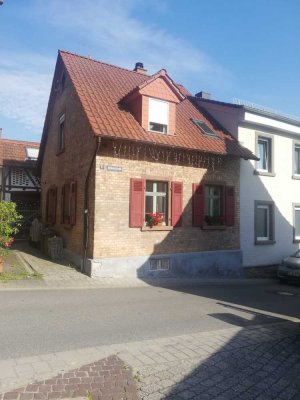 Charmante Doppelhaushälfte mit 3,5 Zimmern in Weinheim