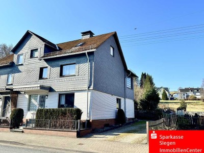 Gepflegte Doppelhaushälfte mit separatem Garagengebäude