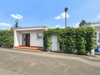 Mid-Century-Charme in Offenbach – Atrium-Bungalow ca. von 1965 mit architektonischer Seele