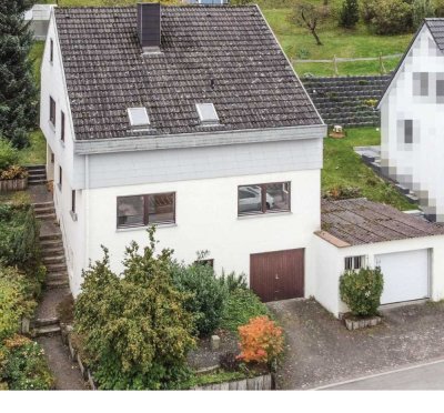 Helle 5,5 Zimmer Maisonette-Wohnung mit Balkon in Oberkochen