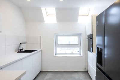 100qm Maisonette-Wohnung mit Küche an der Trasse