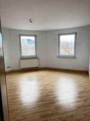 Lichtdurchflutete Wohnung | 2 Zimmer und schöne Wohnküche | WG-geeignet | Verkehrsgünstig gelegen
