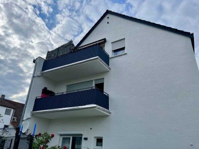 Helle und großzügige WG-Zimmer, frisch möbliert - toller Essbereich mit Kamin!