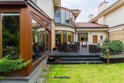 +++ Einfamilienhaus mit Balkon und Doppelgarage +++
