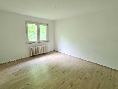 Schön und lichtdurchflutet! Renovierte und gemütliche 2 Raum Wohnung in GE-Schalke!