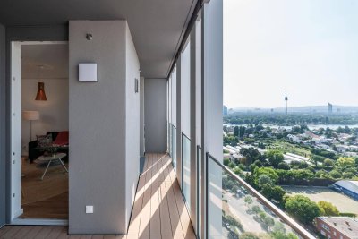 Blick über Wien | 1-Zimmer-Loft; Balkon; 36. OG; Pool, Fitness &amp; Sauna ab April 26 |VIENNA TWENTYTWO