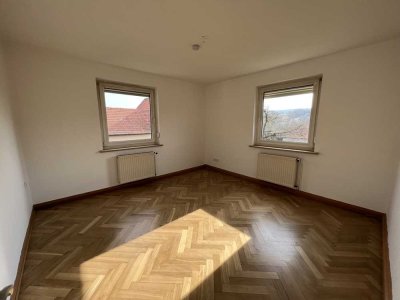 4-ZIMMER-WOHNUNG MIT 2 BÄDERN, BALKON UND GARTEN ZU VERMIETEN