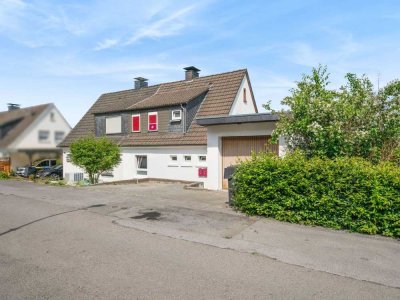 Großzügige Doppelhaushälfte mit Einliegerbereich und Garage