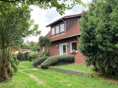 Für Natur- und Pferdefreunde - Großes Ein-Zweifamilienhaus in ruhiger Lage und schönem Ausblick